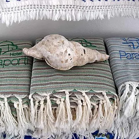 Paraporti كارافوستاسيس